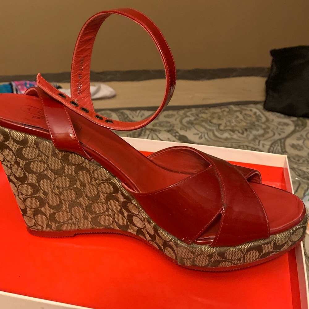 Red coach wedges Carolyn PAtent - Picture 2 of 5